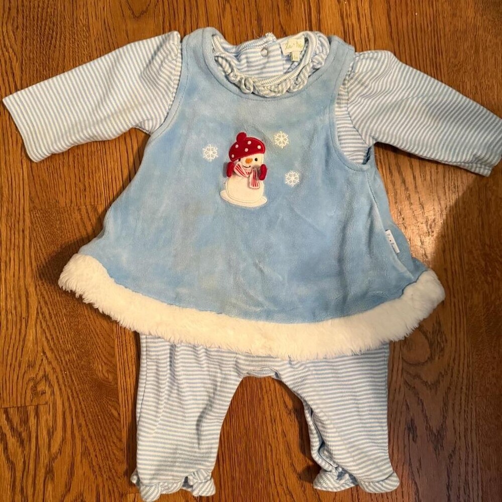 LeTop Blue and white baby girl outfit with snowman design. Size: 6 months #babyg